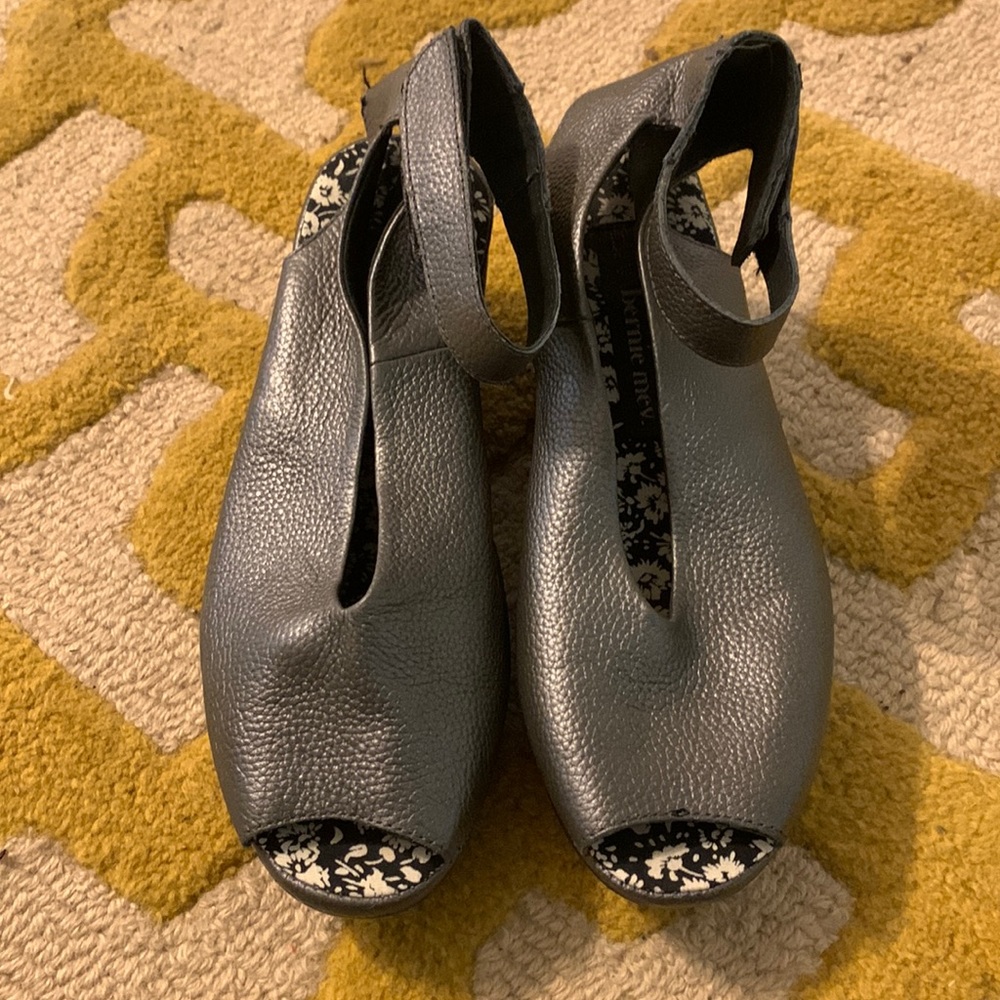 WOMENS BERNIE MEV PEEP TOE SANDALS